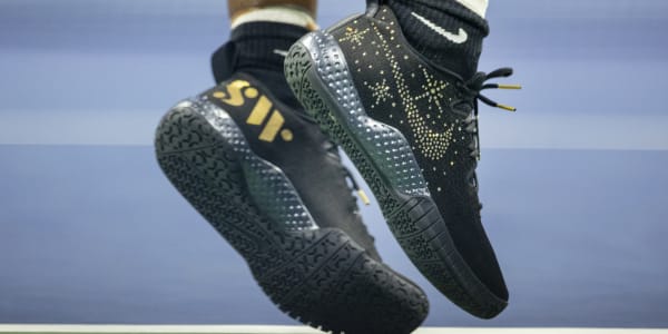 Diamond encrusted nike shoes clearance