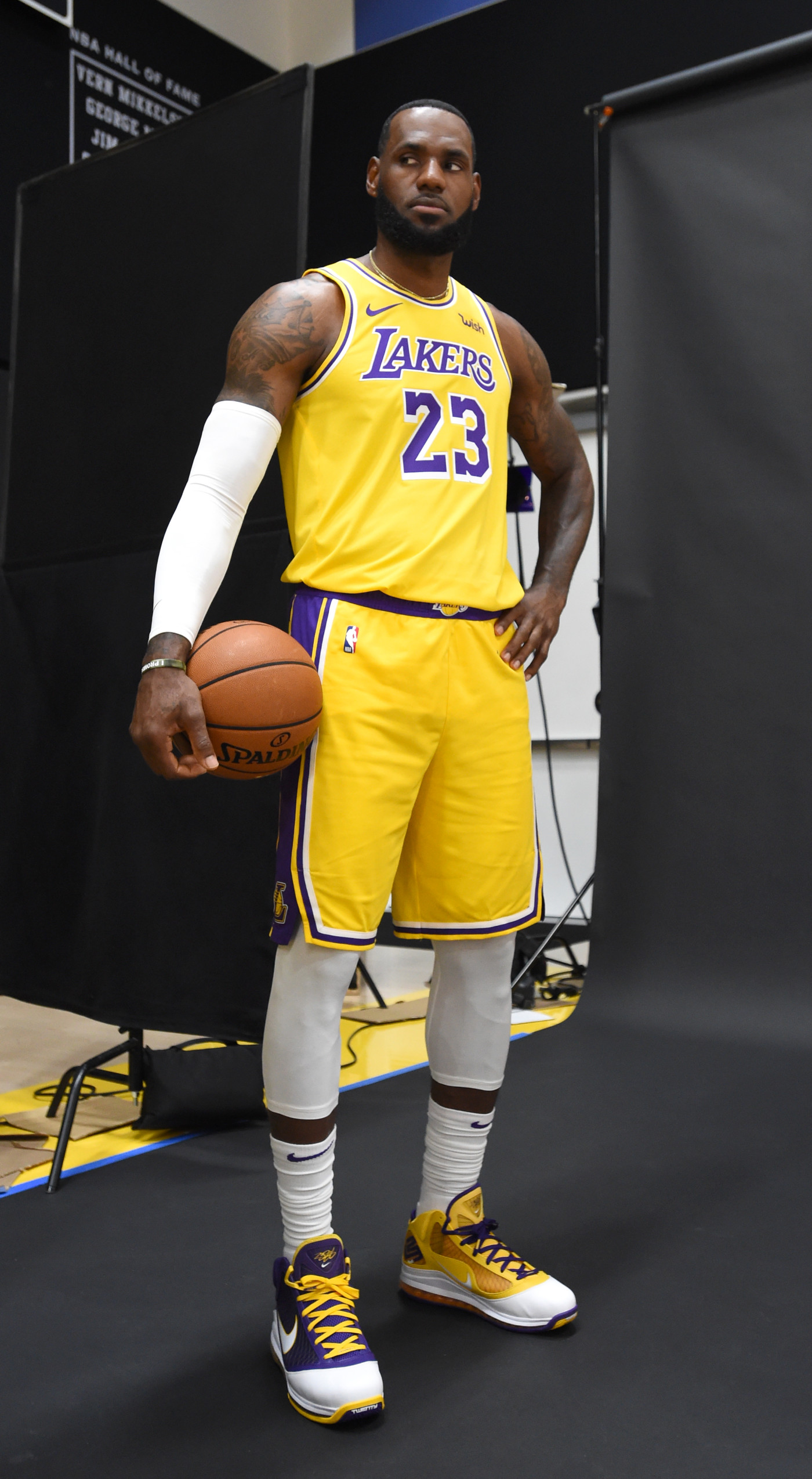 nba players wearing lebron shoes 2019