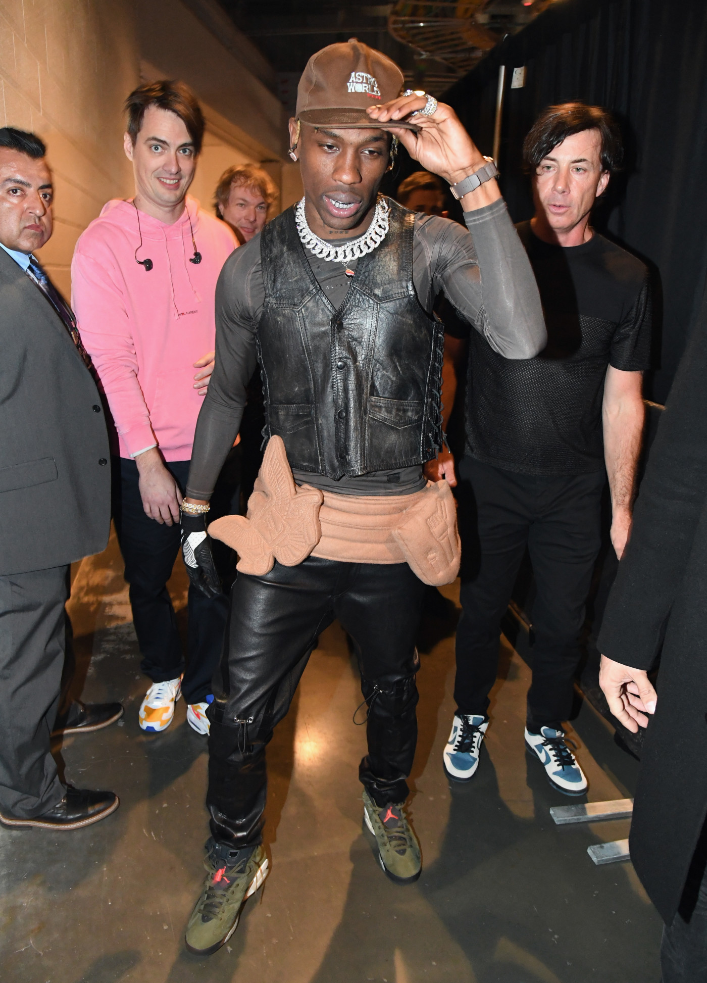 travis scott shoes outfit