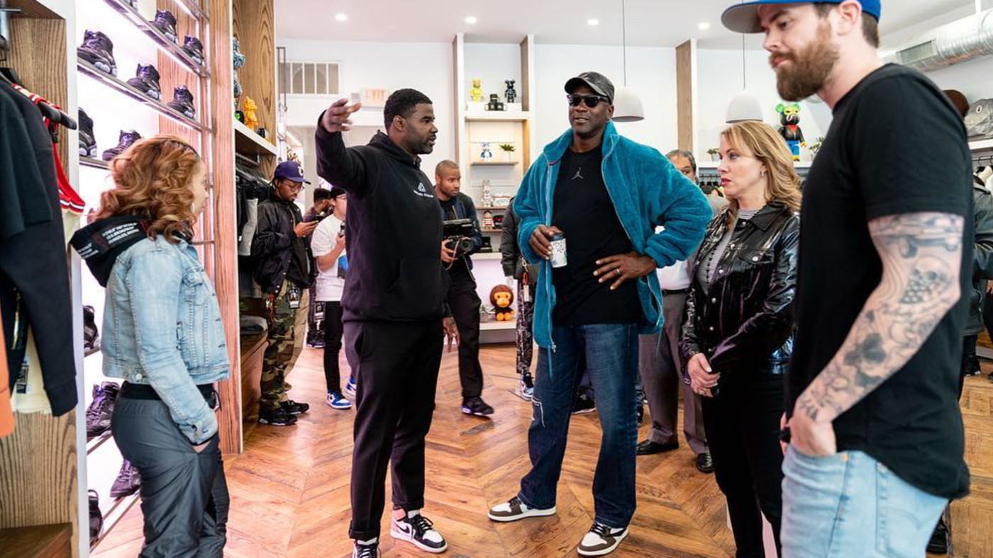 Twitter Reacts To Michael Jordan Wearing Travis Scott S Air Jordan I Collab Complex