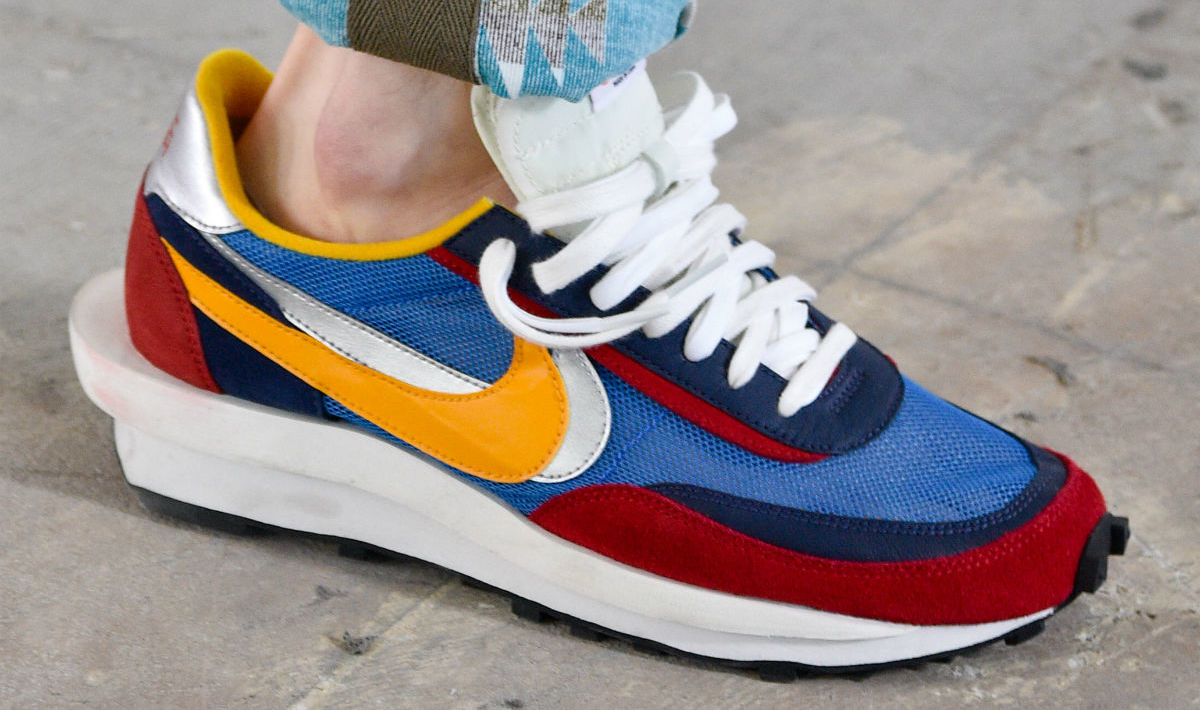 nike waffle sacai beige