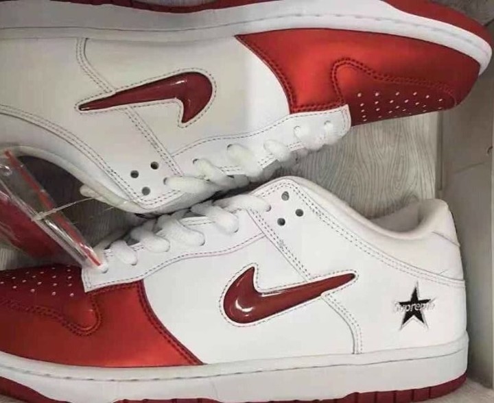 nike sb dunk low supreme 2019