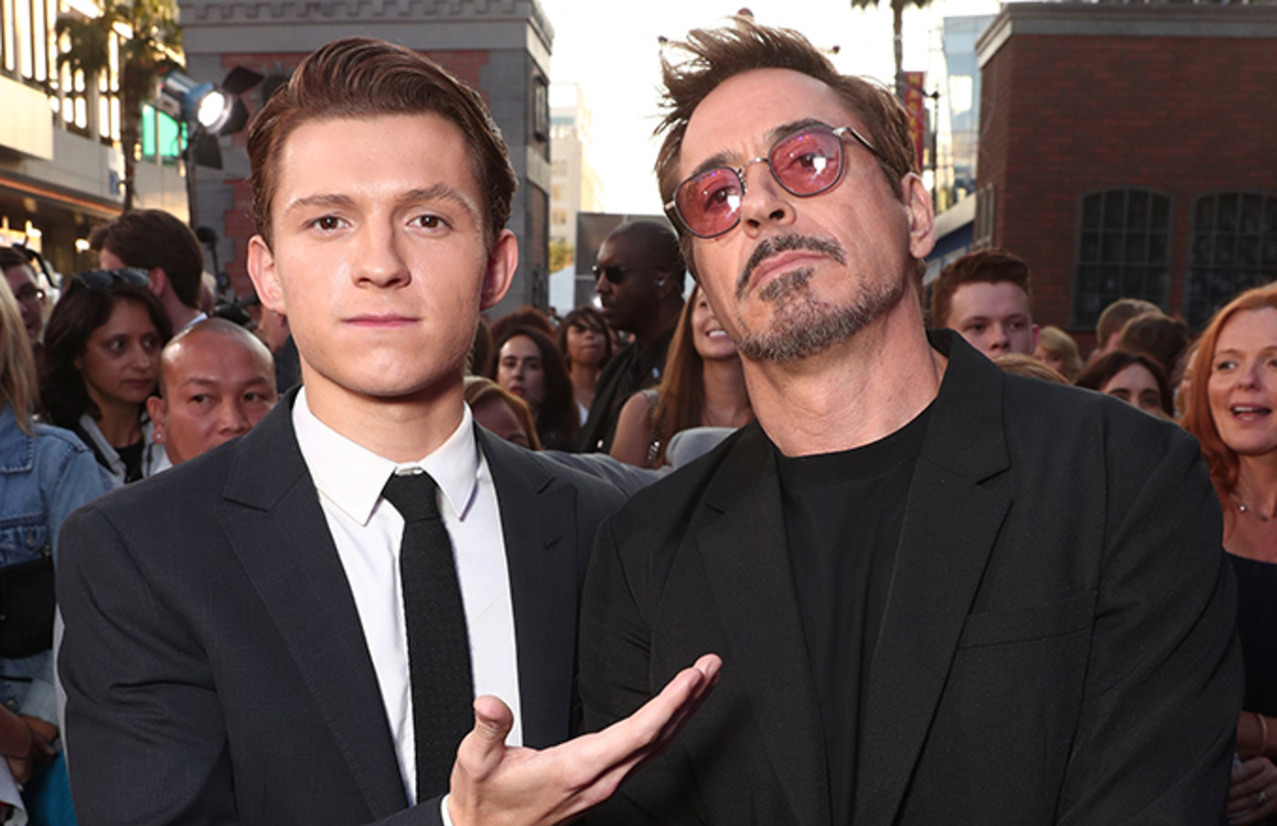 Tom Holland S Dad Weighs In On Tense Sony Marvel Situation Complex Although tom holland doesn't give any comments on his relationship status, some sources tell, that he has been dating his colleague and.