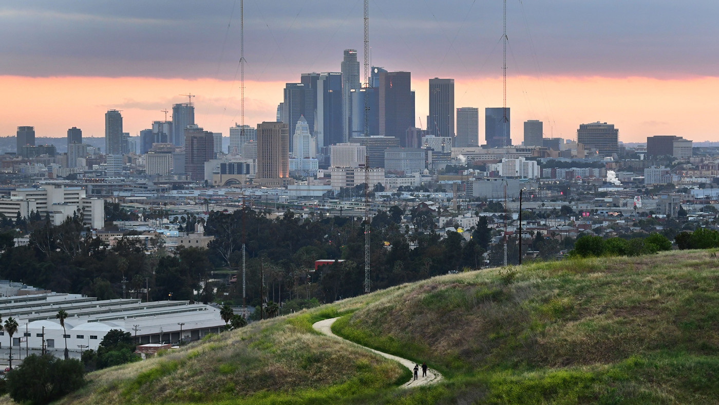 Los Angeles Residents React To 3 7 Magnitude Earthquake Complex