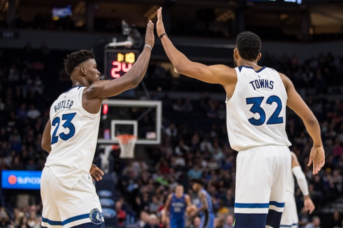 Timberwolves Coach Isn T Worried About Losing Jimmy Butler Or Karl Anthony Towns Complex