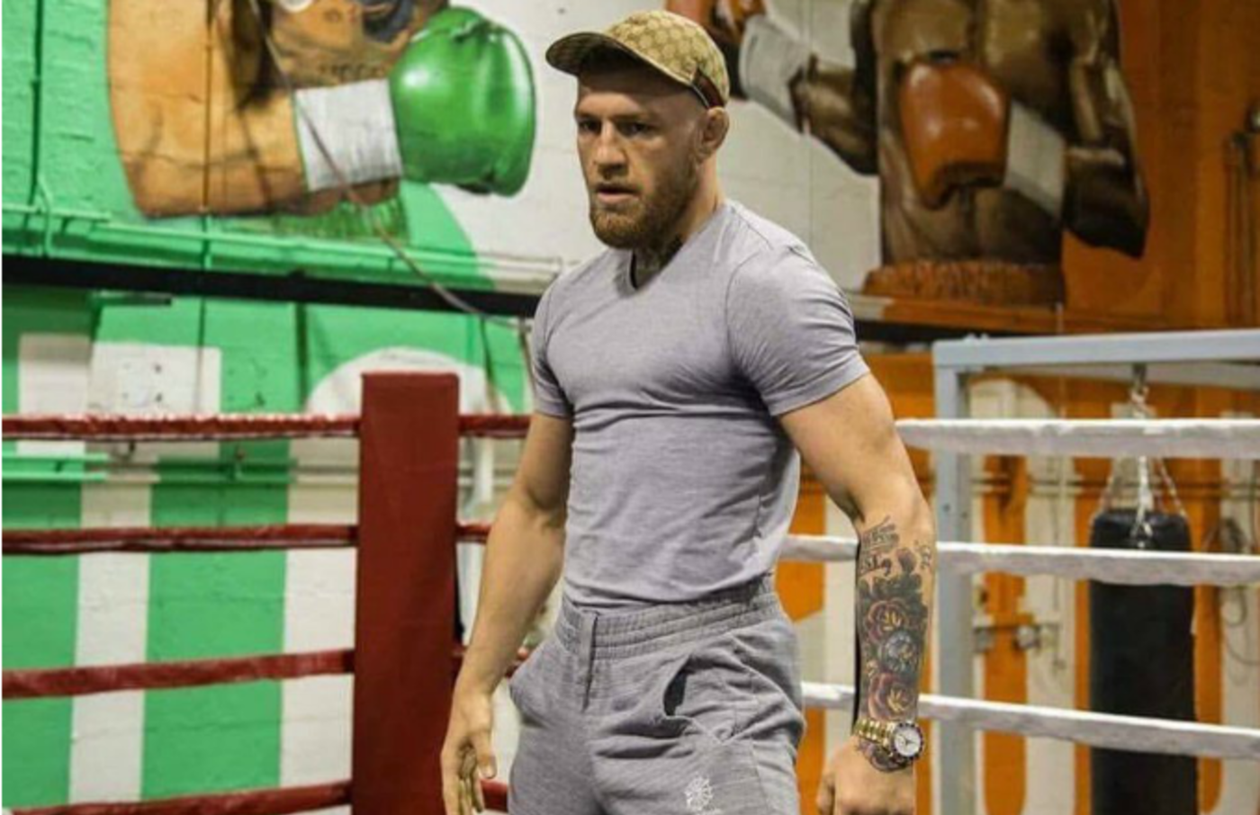 Conor Mcgregor Trolls Floyd Mayweather With Painting On The Wall