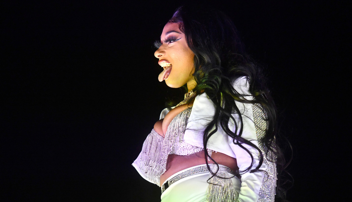 Megan Thee Stallion And Beyonce S Savage Hits No 1 On Billboard