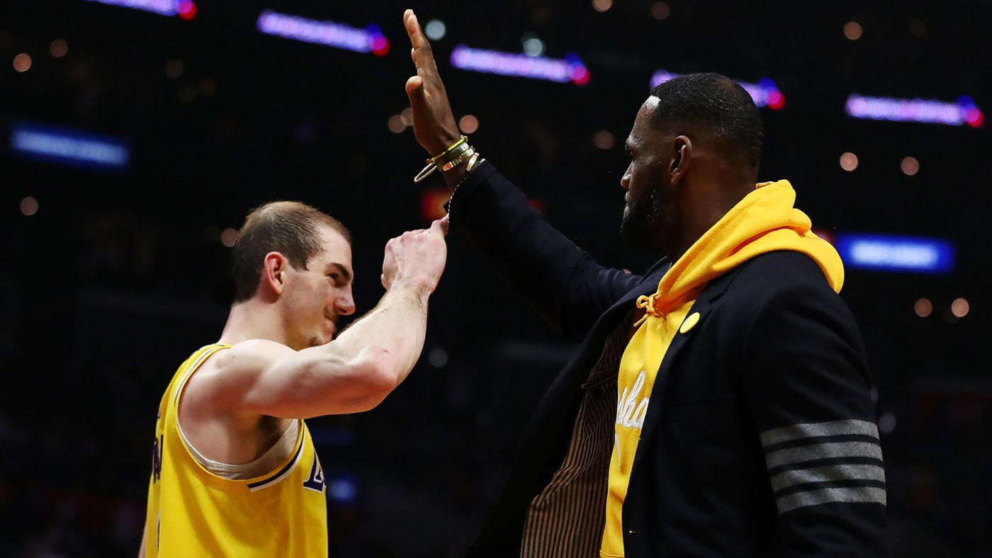 Alex Caruso Responds To Rumors Of Lebron S Nba Bubble Living Situation Complex