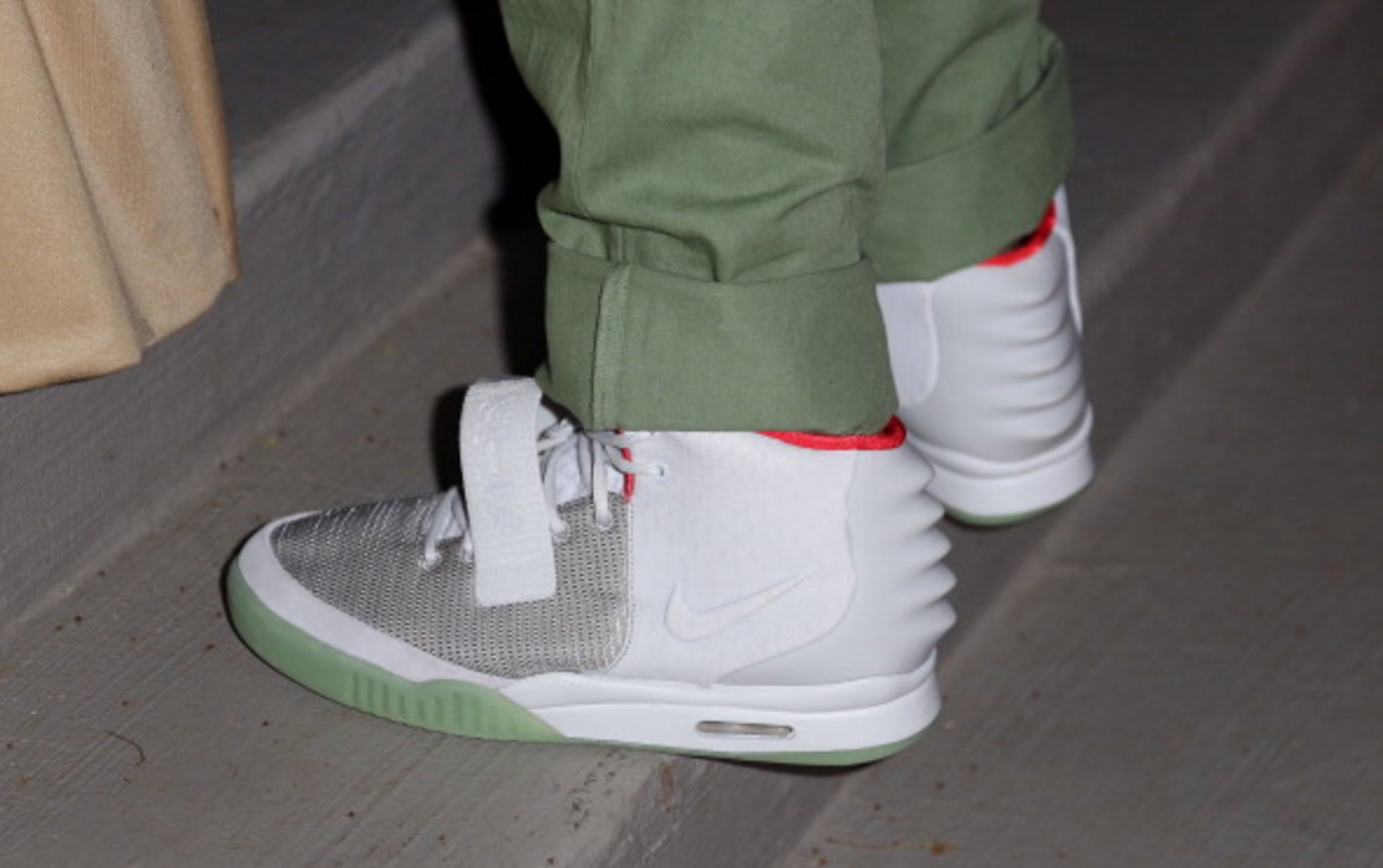 nike air yeezy 2 cena