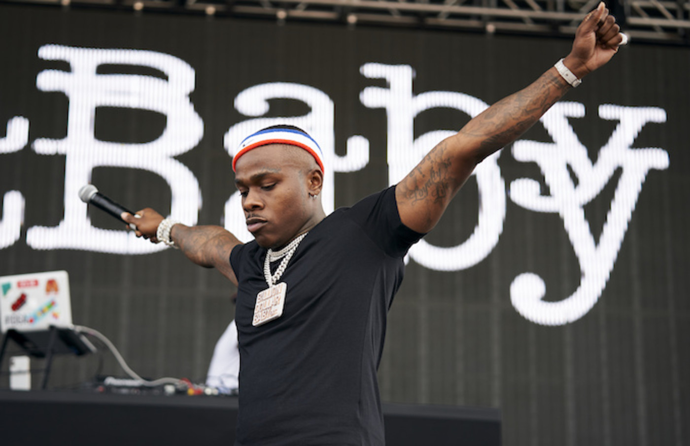 Dababy Appears To Get Into Altercation With Rapper Complex - suge da baby roblox id