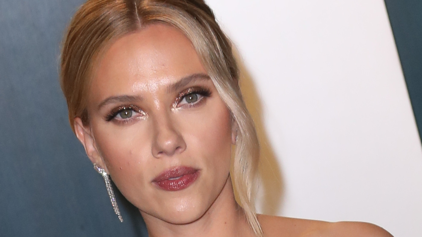 Scarlett Johansson Rips Black Widow S Sexualized Portrayal In Iron Man 2 Complex