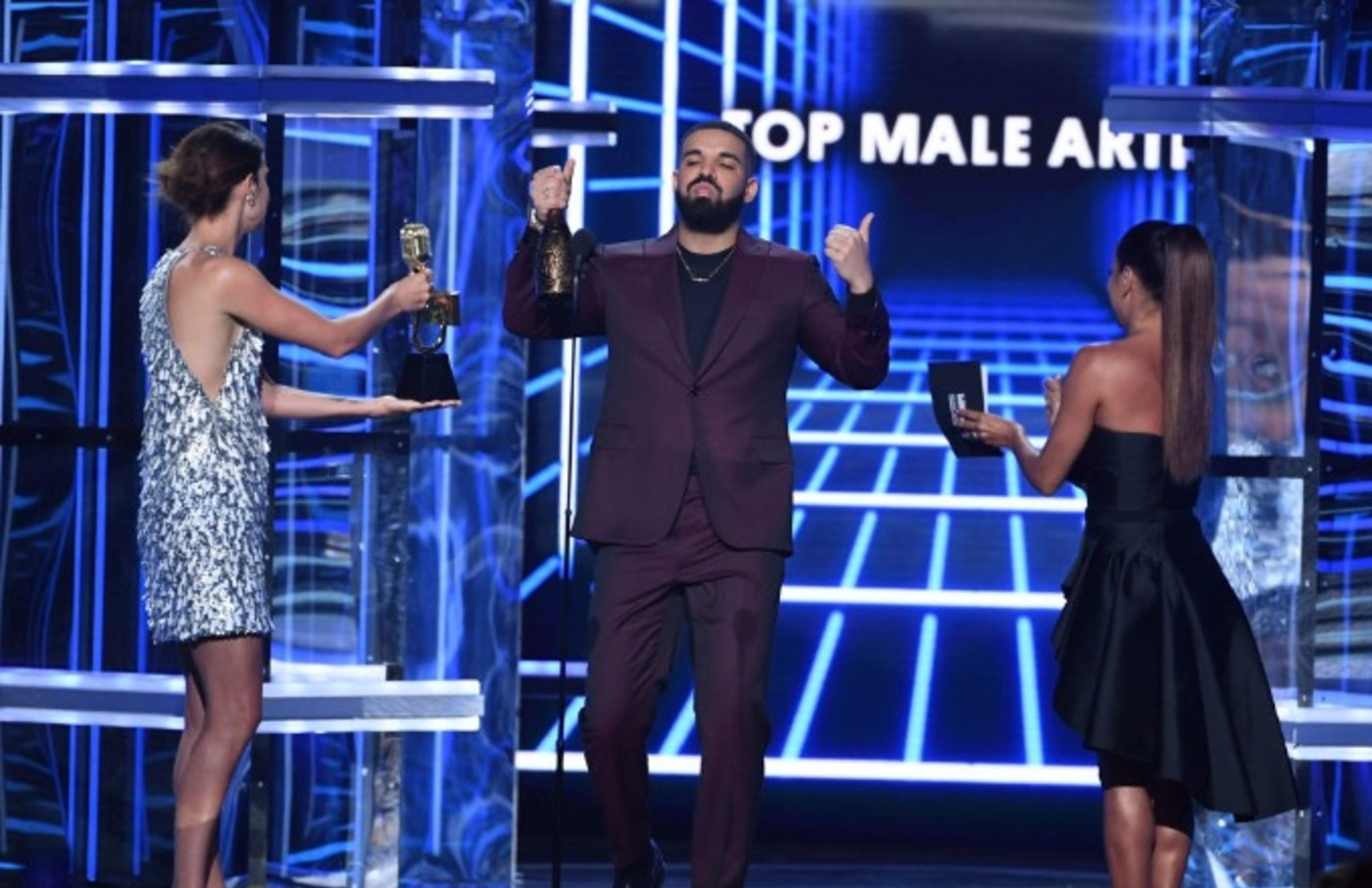Drake Shouts Out ‘Game of Thrones’ Character Arya Stark in BBMAs Speech