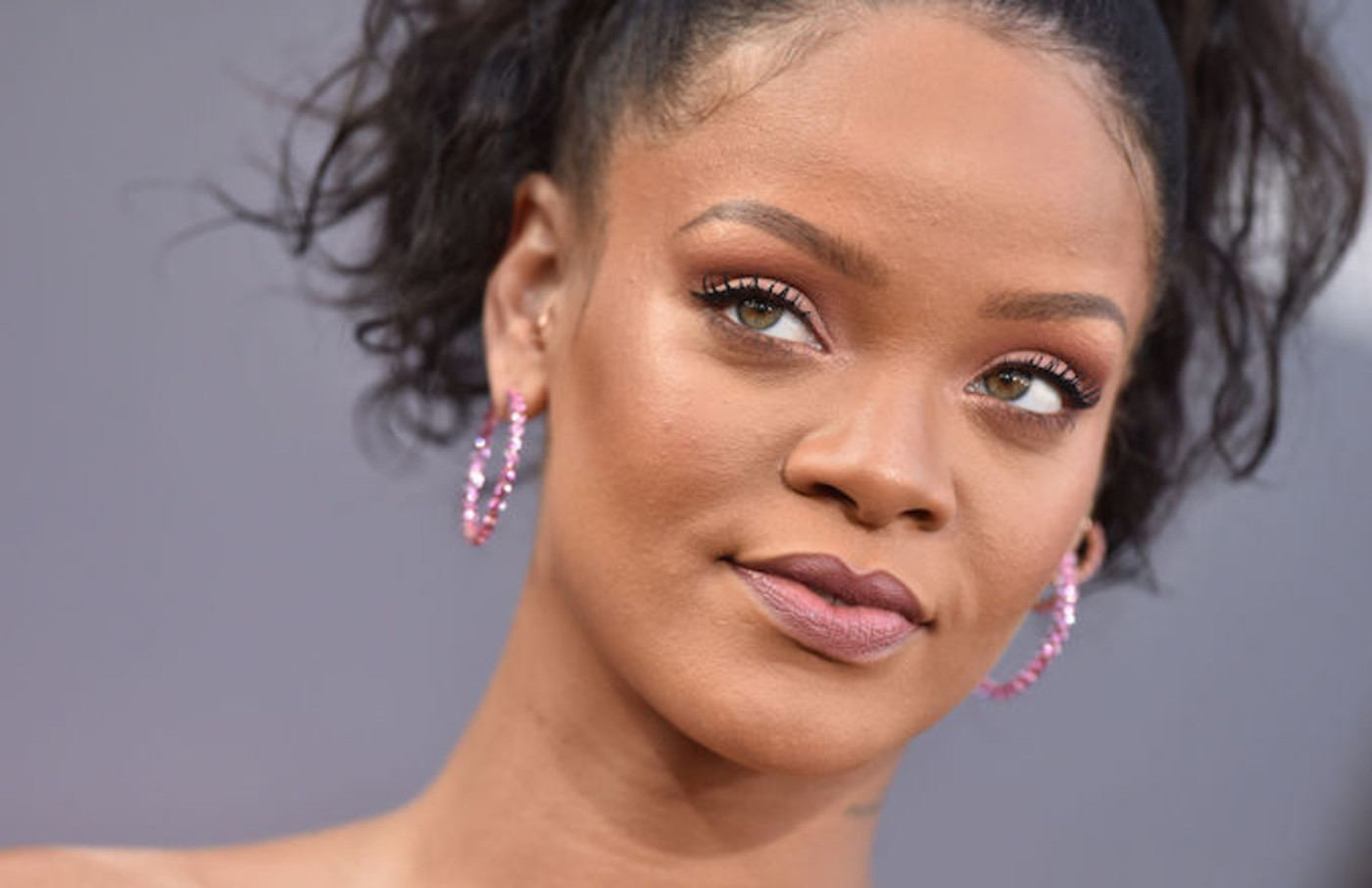A Bunch Of People Had No Idea Rihanna S Last Name Is Fenty And Twitter Is Unforgiving Complex