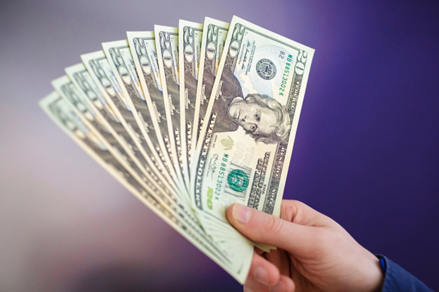 How Should I Bring my Spending Money to the UK?