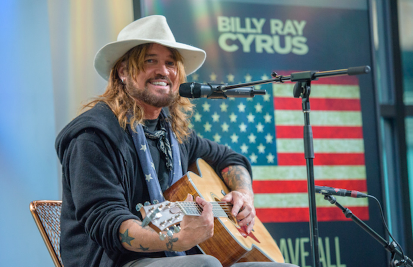 Billy Ray Cyrus Defends Lil Nas X S Old Town Road What S Not