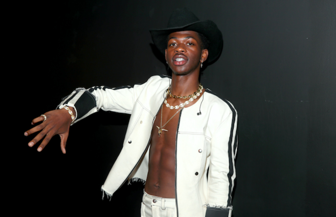 Lil Nas X S Old Town Road Inspires Another Viral Meme Complex