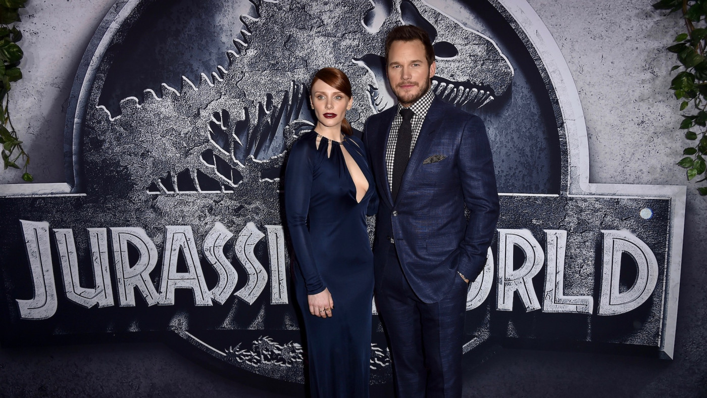 Jurassic World Dominion Drops Behind The Scenes Photos Complex