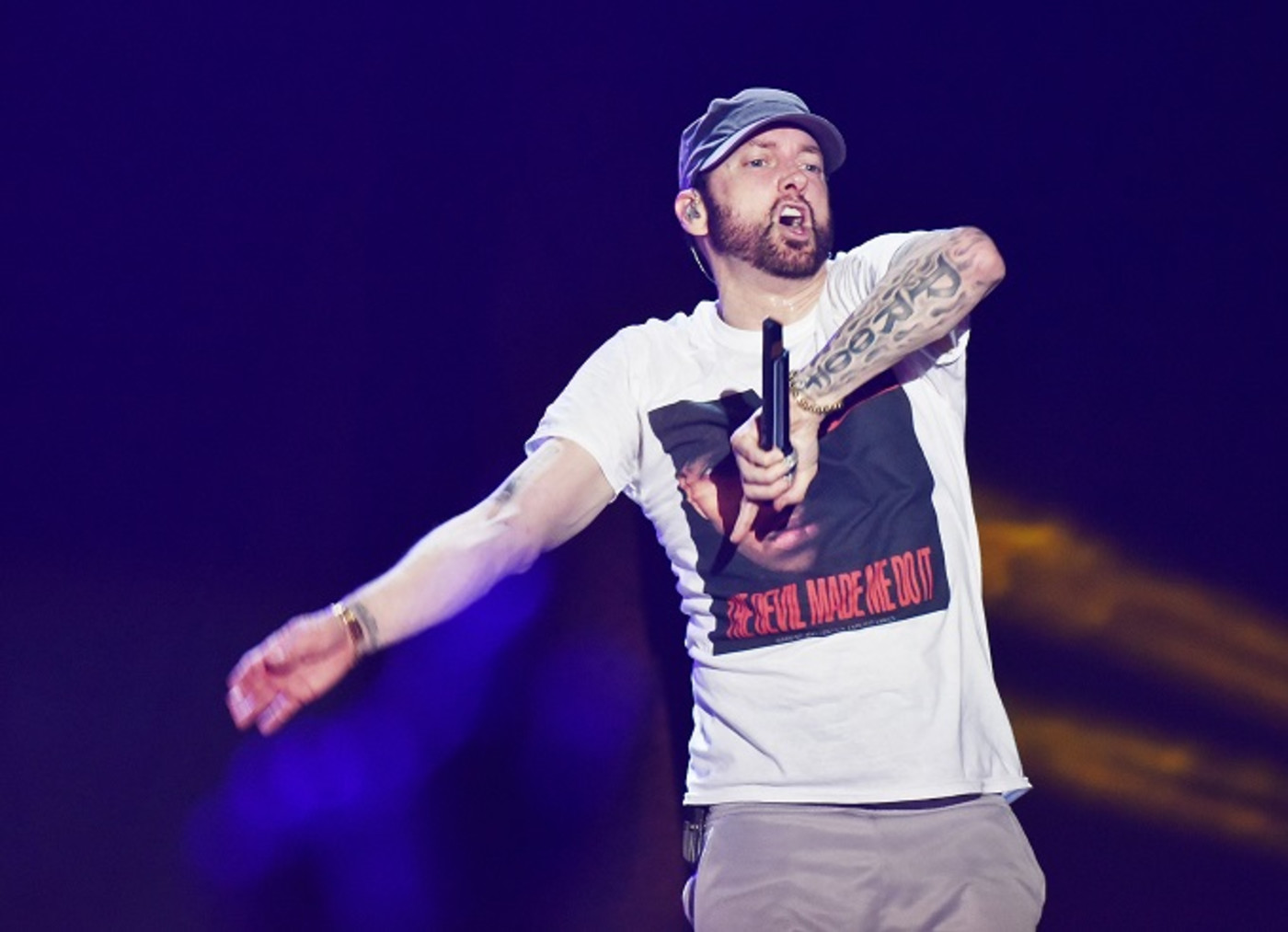 Eminem S Machine Gun Kelly Diss Killshot Has Biggest Hip Hop Debut In Youtube History Complex - killshot logo roblox