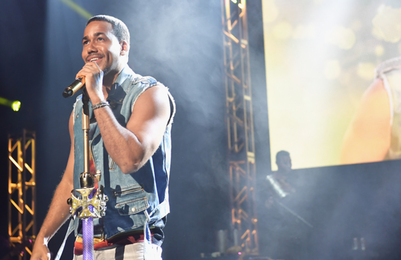 How Romeo Santos Blew Up Without Pandering To A Crossover Audience Complex