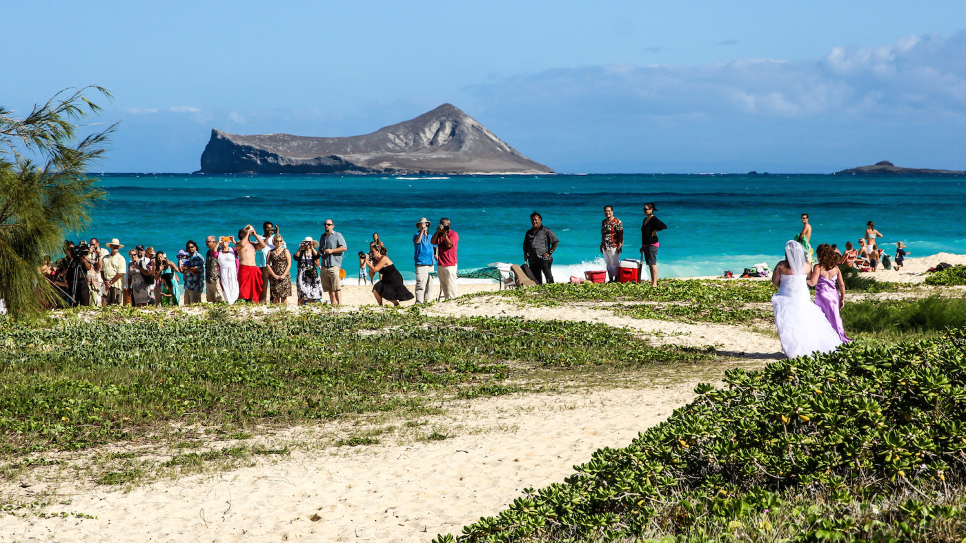 Woman Ruins Hawaii Wedding Over Coronavirus Regulations Complex