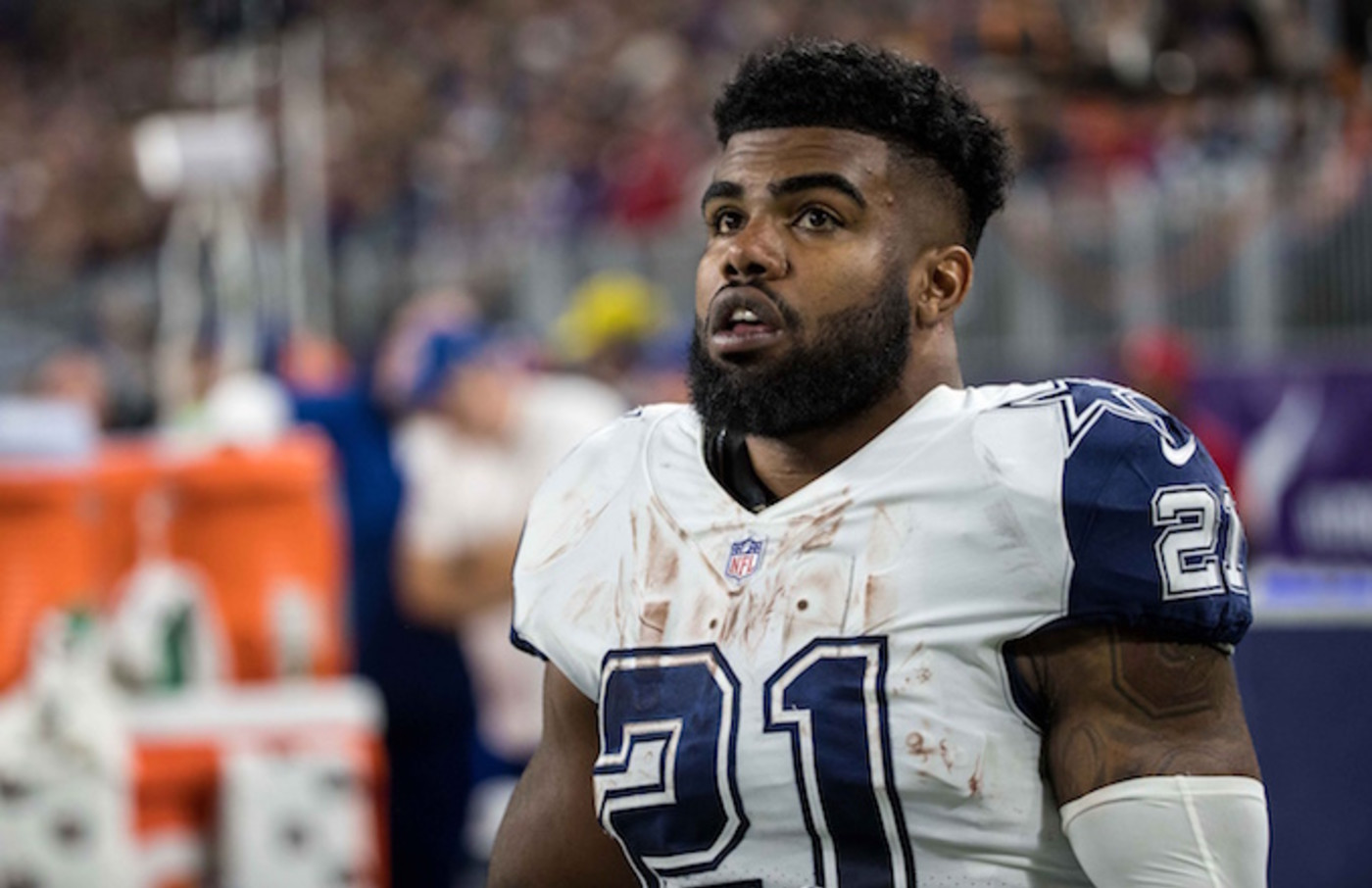 Cowboys Fan Gets Eaten Alive By Twitter Users After Showing Off His Custom Ezekiel Elliott Haircut Complex