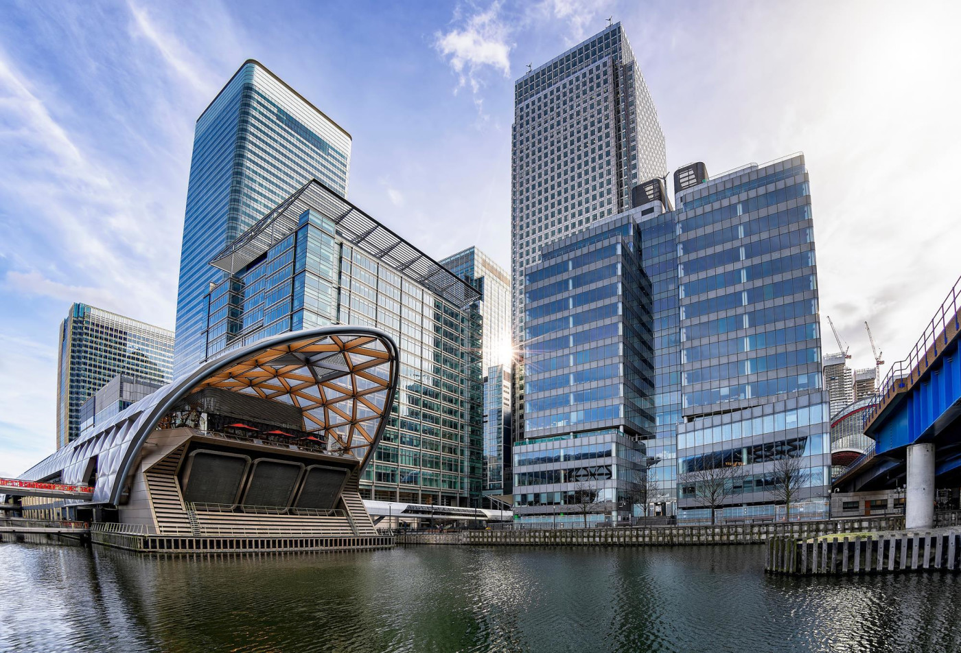 offices-in-canary-wharf-are-in-lockdown-after-worker-shows-coronavirus