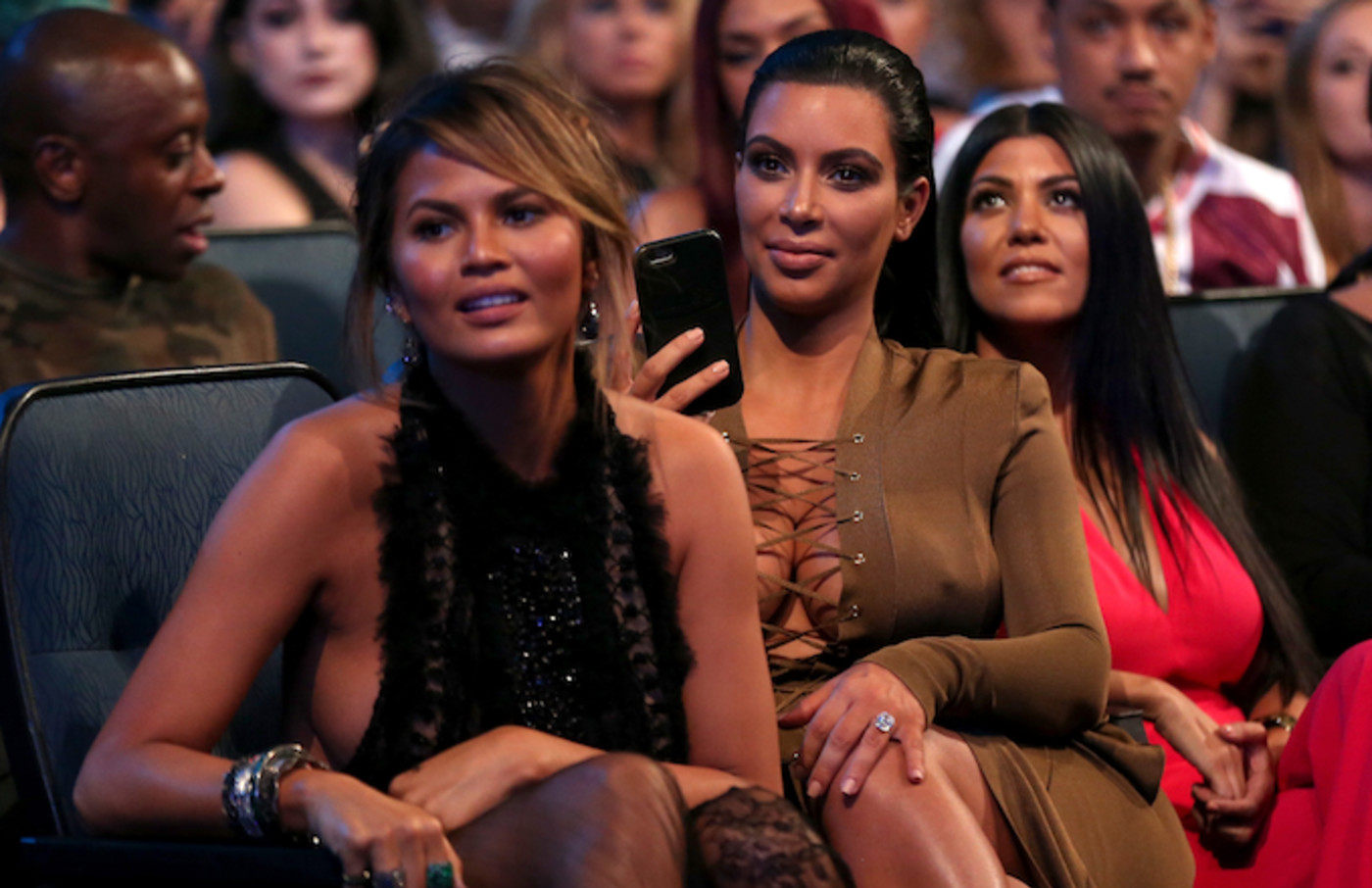 Chrissy Teigen And Kim Kardashian Joke About One Of Kanye S Inspirational Tweets Complex