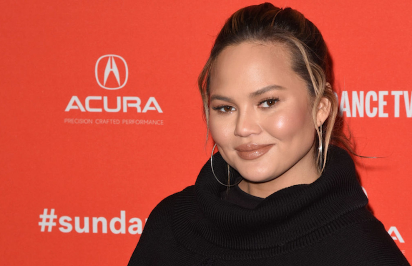 Chrissy Teigen Says A Best Picture Nominee Sucks But Won T Tell Us Which One Complex