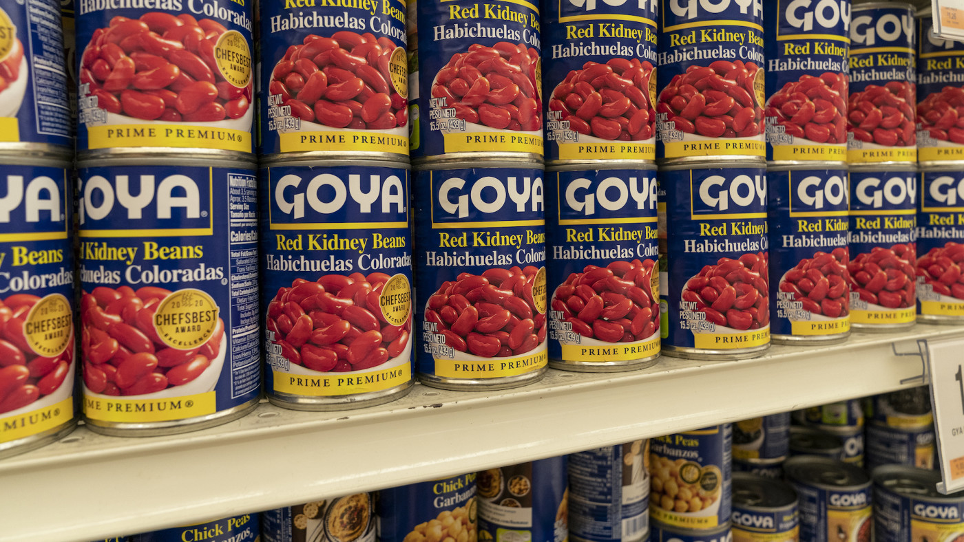 Trump Poses With Goya Foods Products In Oval Office After Ceo Praises Him Complex