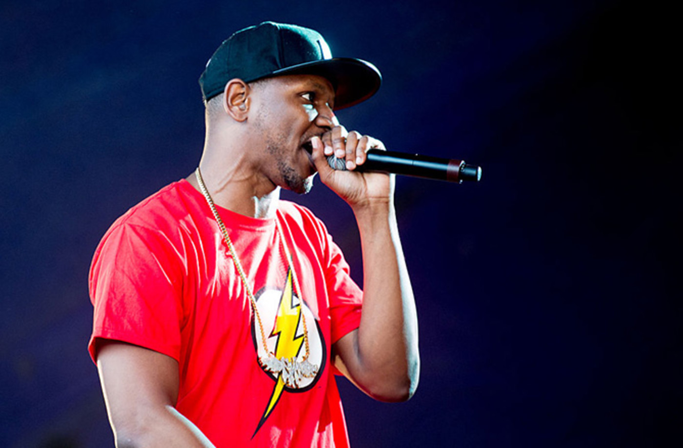 This London Crowd Completely Lost It When Giggs Performed His "KMT" Verse | Complex