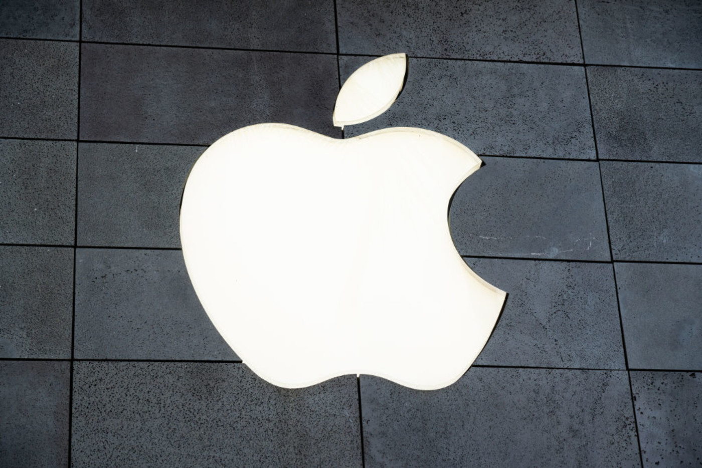 Apple To Discontinue Human Support On X And YouTube Prior To IPhone 15 ...