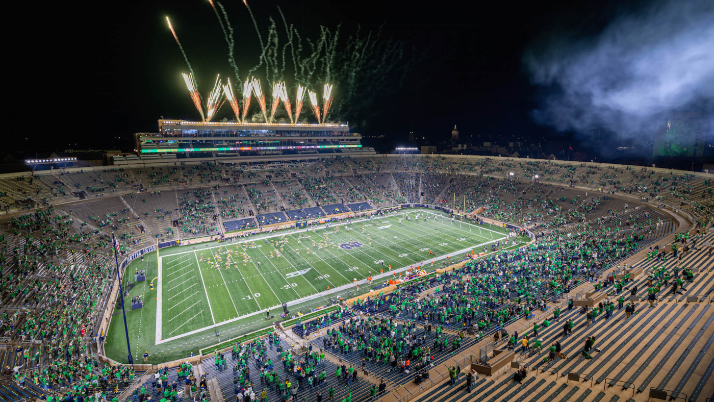Social Media Rips Into Notre Dame After Storming Field Despite Covid 19 Complex