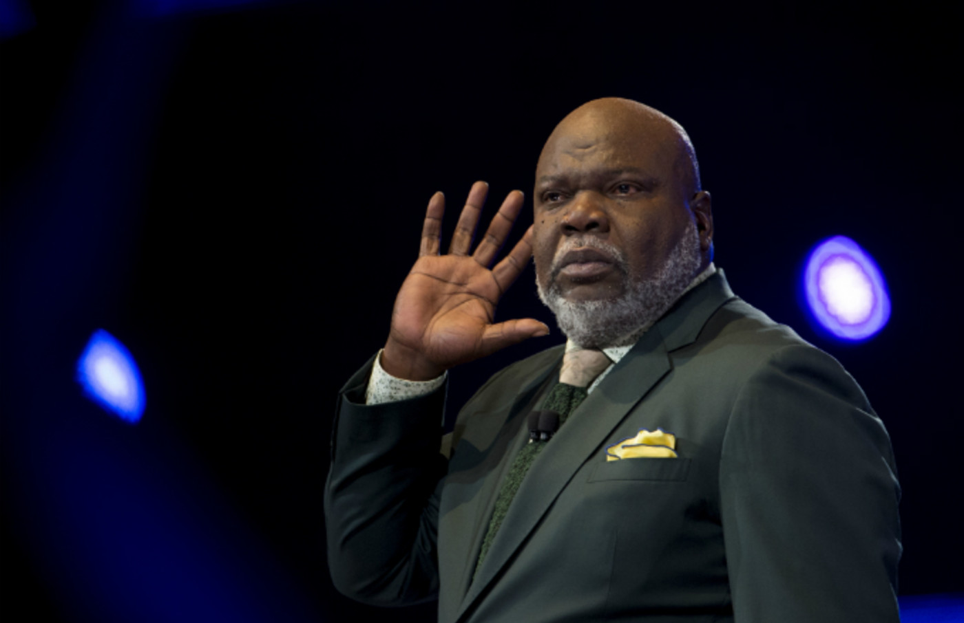 T D Jakes Roasted For Choice Of Preaching Attire Complex
