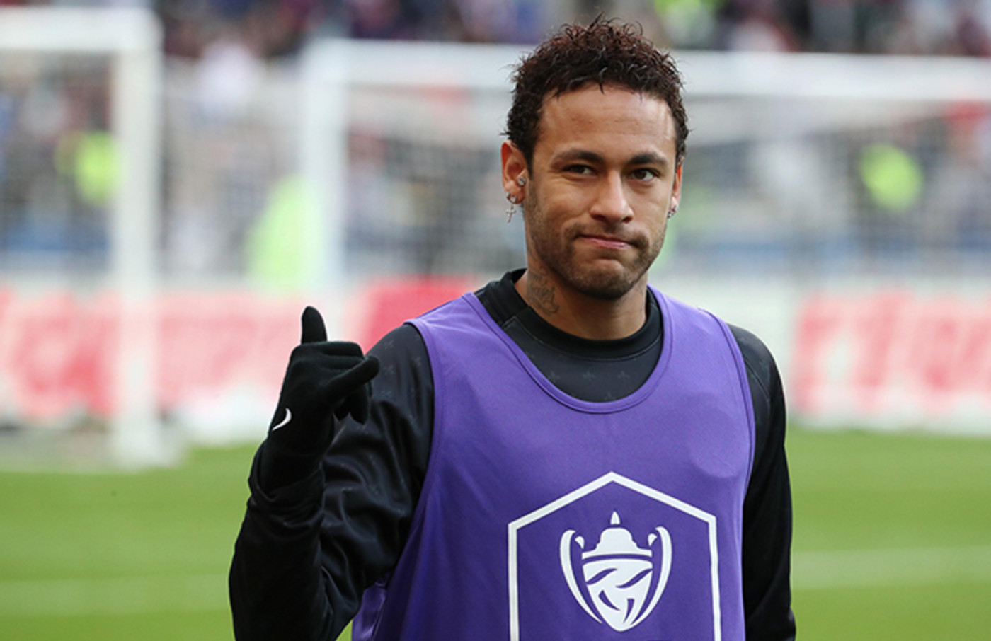 Neymar Jr Apologizes For Punching Heckling Fan Complex