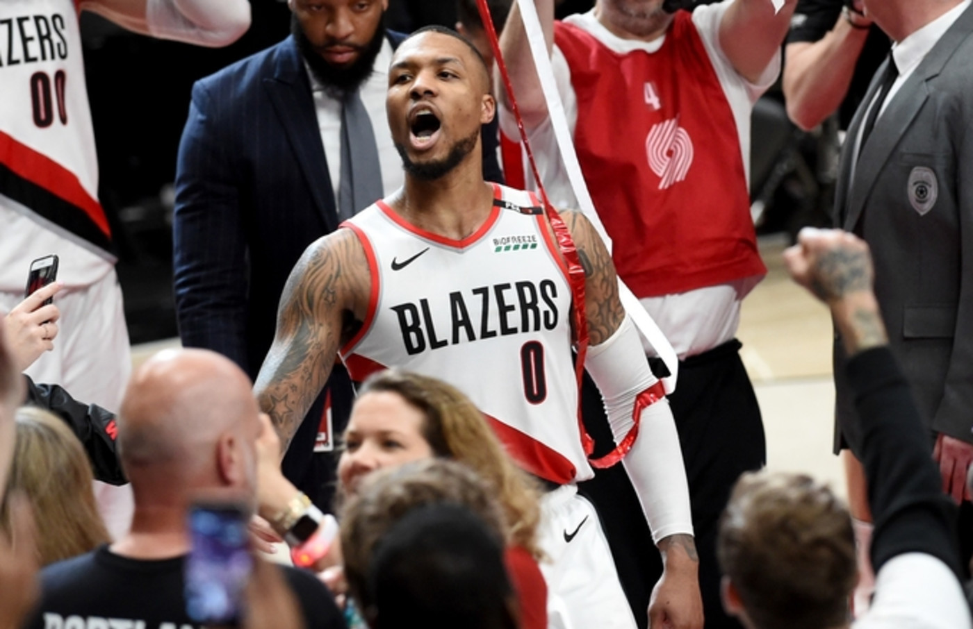 Damian Lillard S Game Winner Against Thunder Inspires A Slew Of Memes Complex
