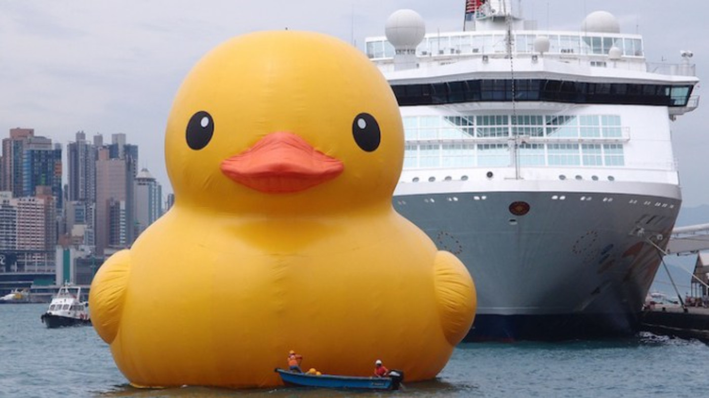 Ontario Government Brings In The World S Largest Rubber Duck To Tour The Province For Canada Day Complex Ca