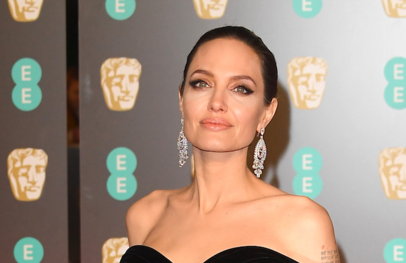 Angelina Jolie Reportedly In Talks To Star In Marvel S The Eternals Complex