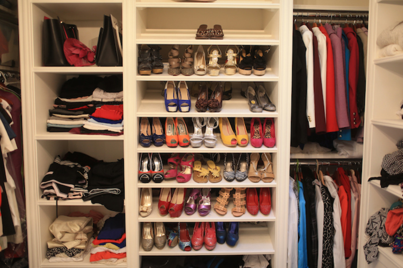 College Student Finds 30 Year Old Man In Her Closet Wearing Her