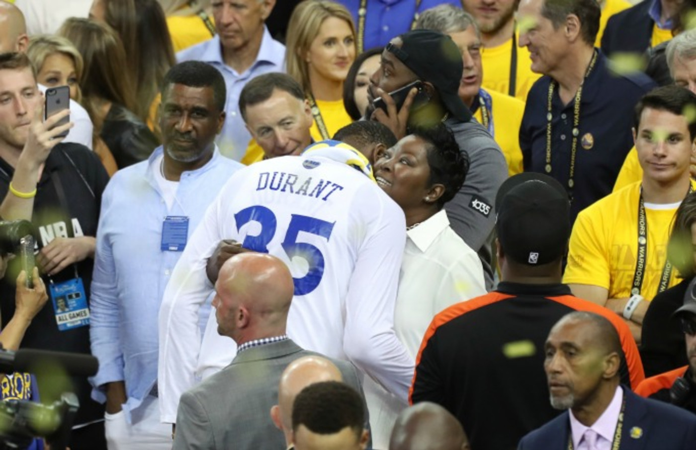 Kevin Durant's Mom's Response to Warriors Pulling Out Game ...