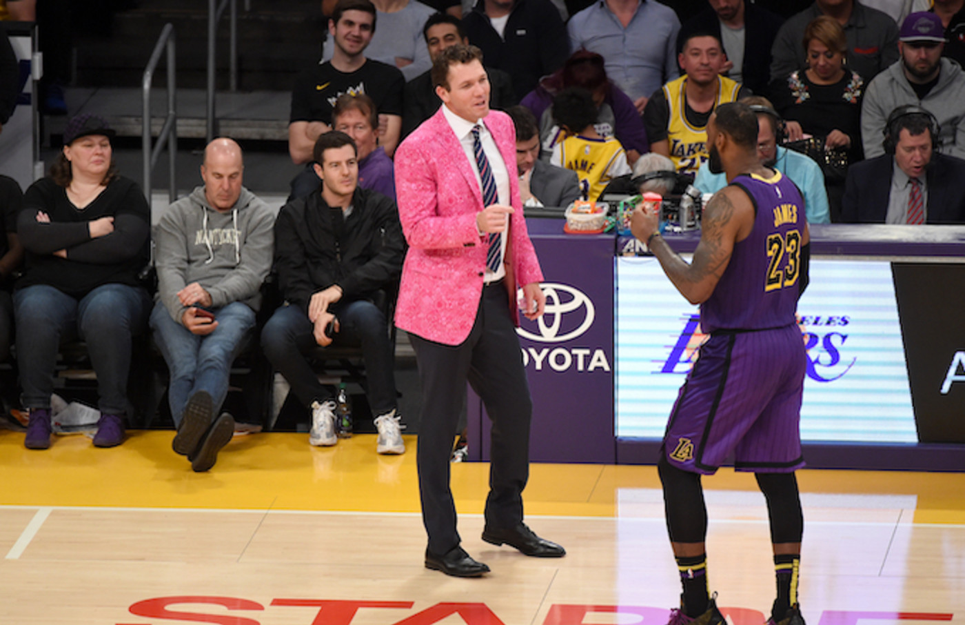 Lebron James Camp Reportedly Wants Luke Walton Out Complex
