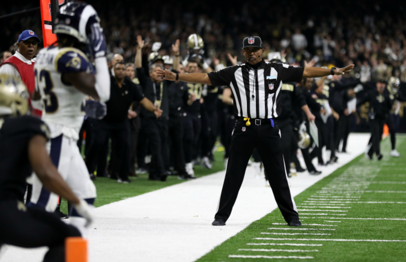 virkelighed bud Disciplin Four Referees in Controversial Rams/Saints Game Have Ties to Southern  California | Complex