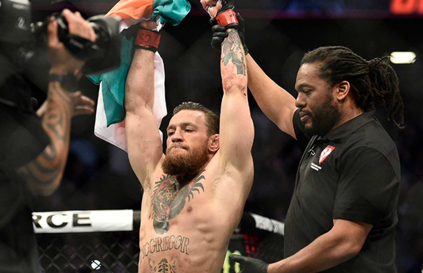 Watch Conor Mcgregor Knock Out Donald Cerrone In 40 Seconds At Ufc