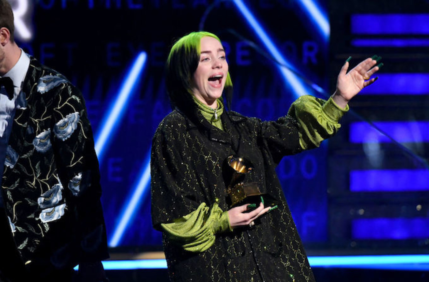 Billie Eilish Calls Out Her Impersonators Please Stop Doing This Sh T Complex