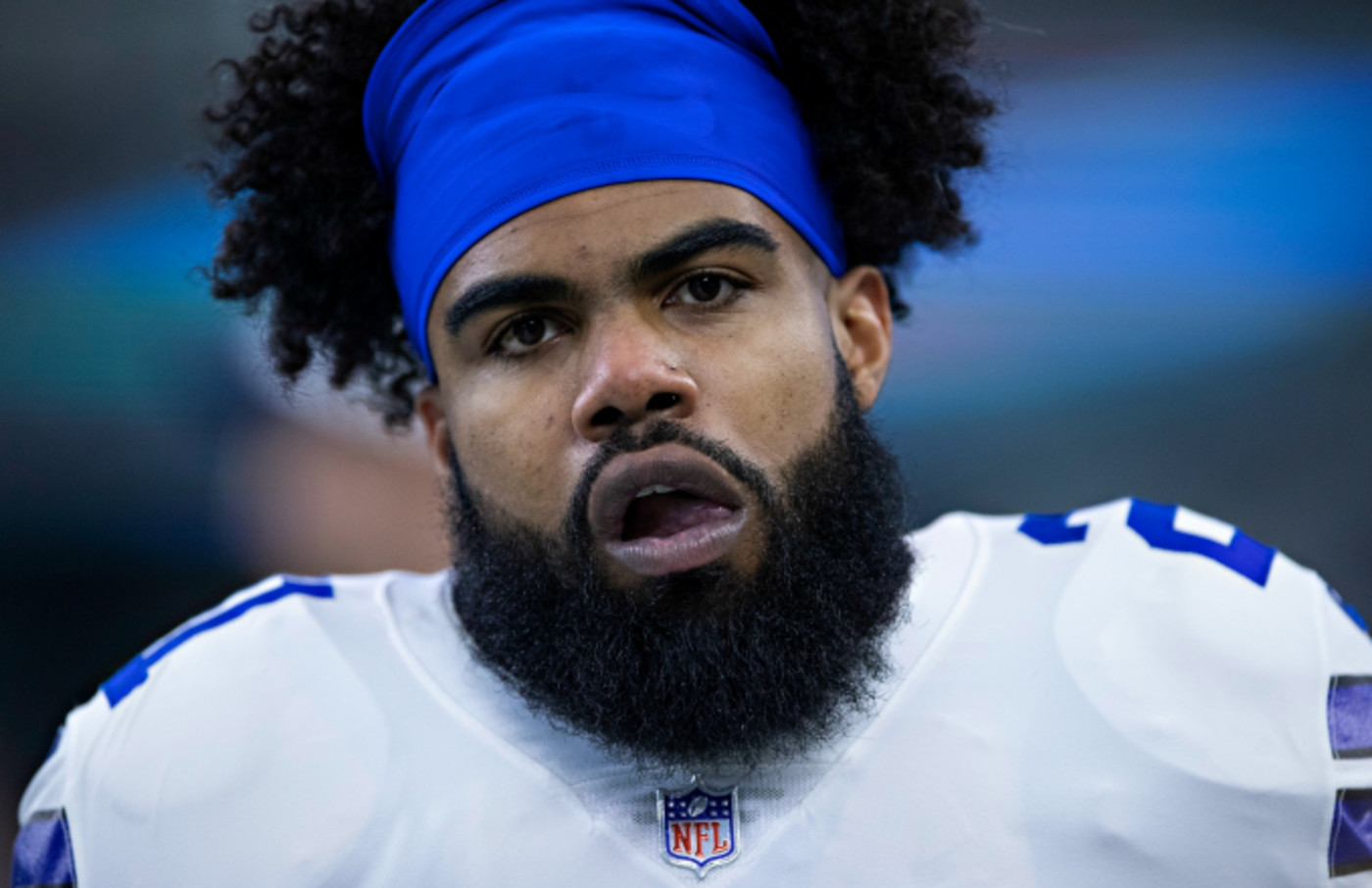 Video Shows Ezekiel Elliott Being Detained After Knocking Guard To Ground At Edc Las Vegas Complex