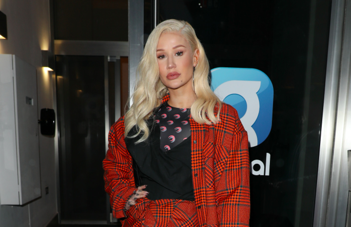 Iggy Azalea Apologizes For I M Single Instagram Post I Made An Impulse Choice Complex