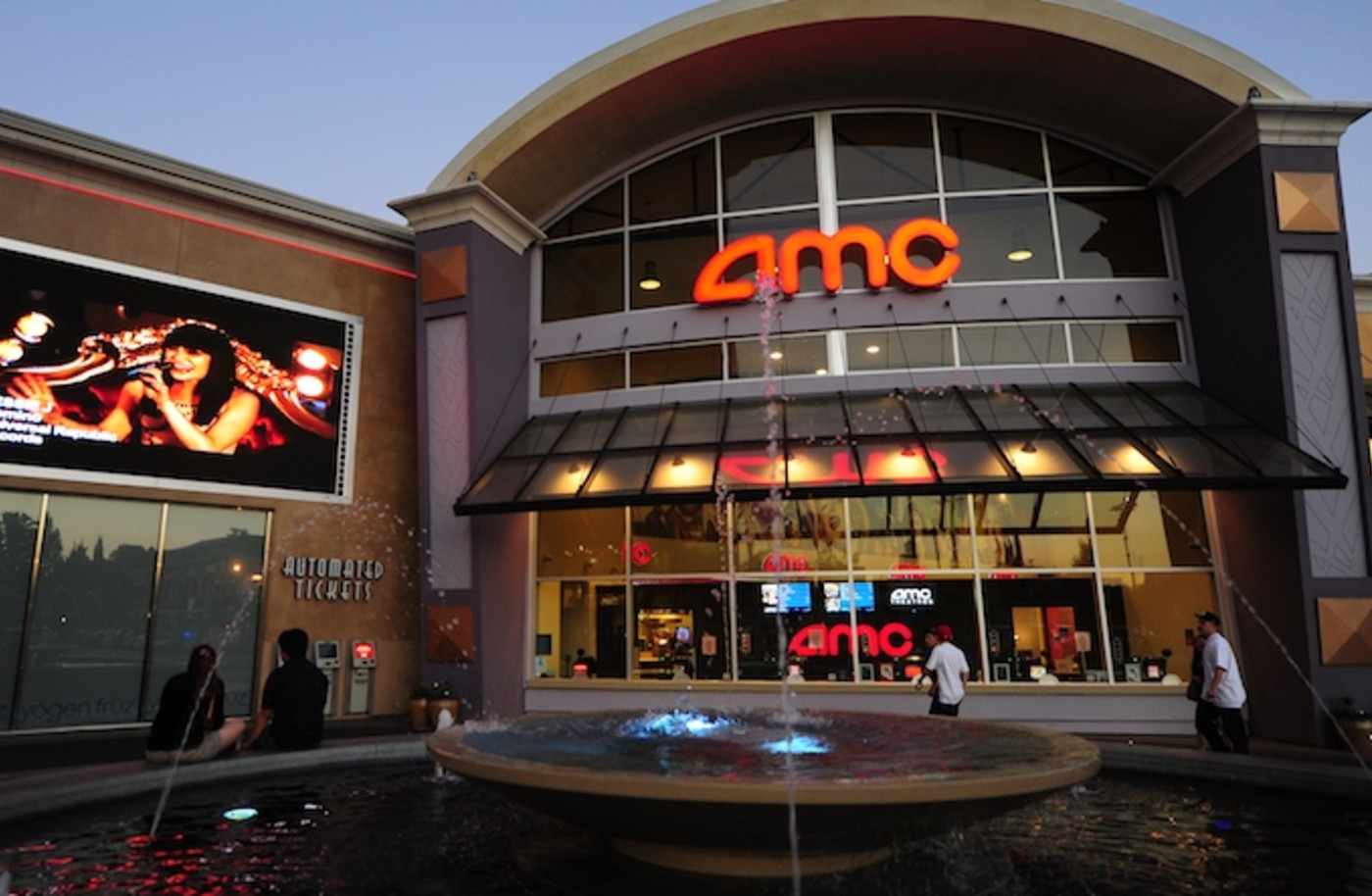 AMC Entertainment Launches a Video on Demand Streaming Service Complex