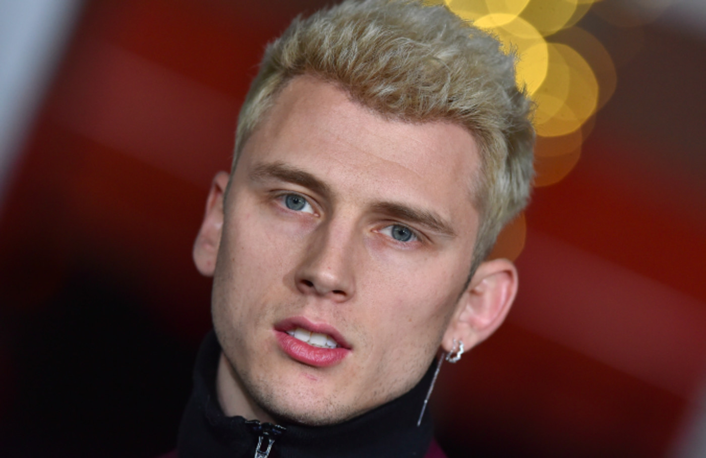 Mgk Seemingly Clowns Eminem S Dolly Parton Challenge Complex