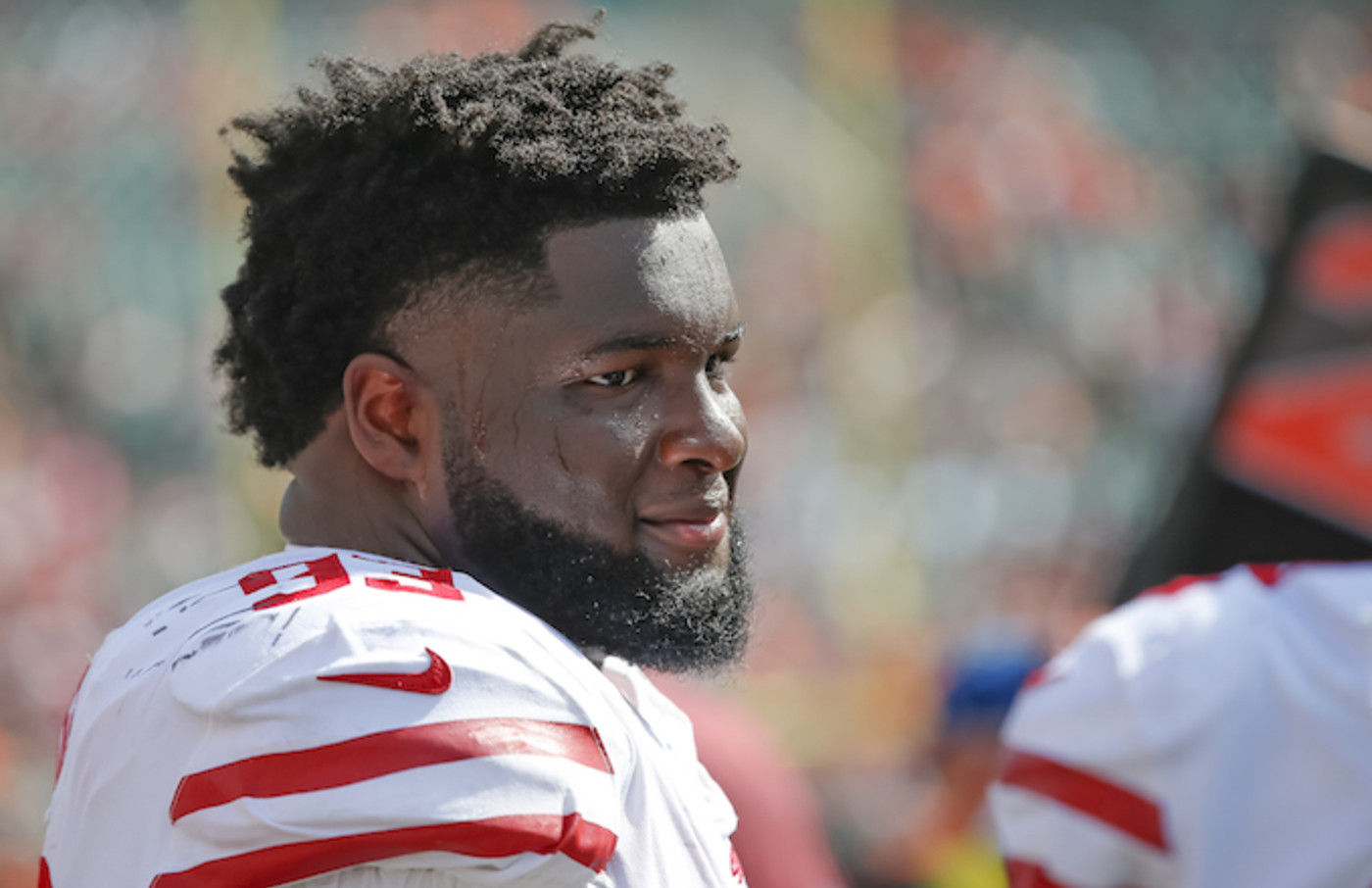 49ers Player D J Jones Proposes To Girlfriend At Levi S Stadium