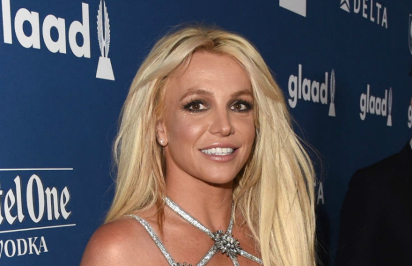 Britney Spears Joins Fallon S Teen Girl Alter Ego In Ew Sketch Complex