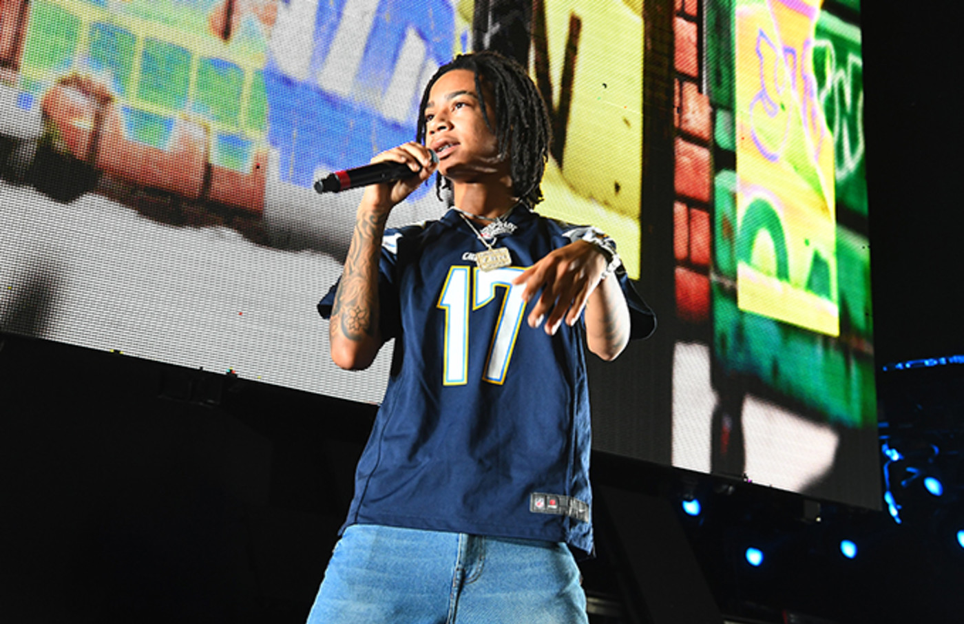 Video Shows Ybn Nahmir Involved In Scuffle In London Complex